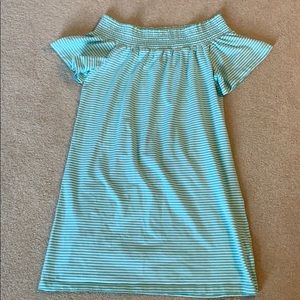 Perfect Vineyard Vines off the shoulder 👗 dress